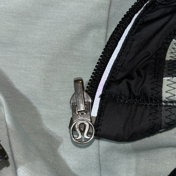 Lululemon Get Up And Glow Jacket Reflective 360 Sea Stripe Mint Moment Black 6 - Picture 14 of 16